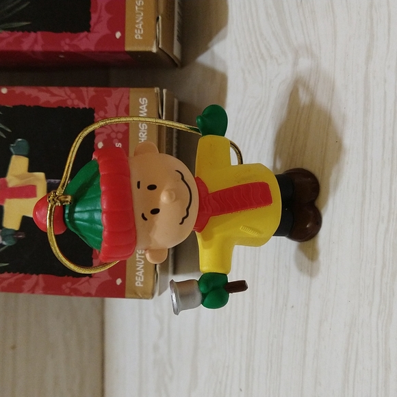 Vintage Lot of 4 Charlie Brown Christmas Ornaments - Picture 5 of 8